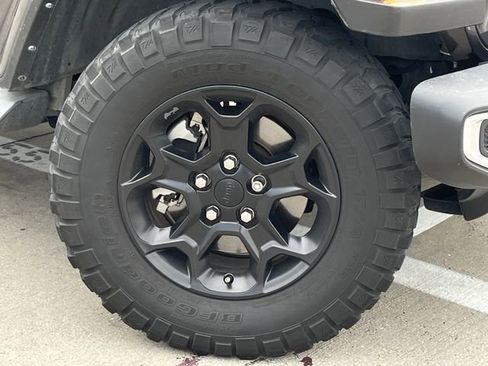 Used 2023 Jeep Gladiator Sport image 9