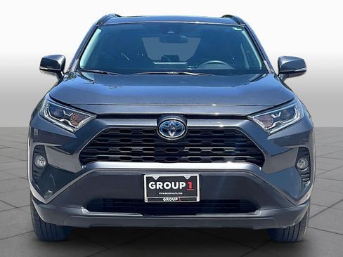 Used 2021 Toyota RAV4 XLE w/ Convenience Package AWD/4WD image 4