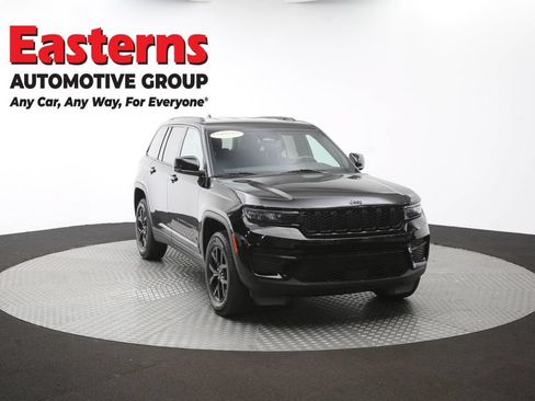 Used 2025 Jeep Grand Cherokee Altitude AWD/4WD image 51