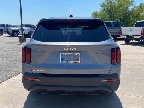Used 2023 Kia Sorento LX FWD image 4