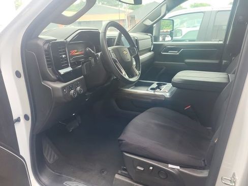Used 2025 Chevrolet Silverado 2500 LT w/ Z71 Chrome Sport Edition AWD/4WD image 5