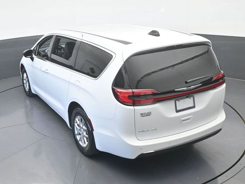 New 2026 Chrysler Pacifica Select image 47