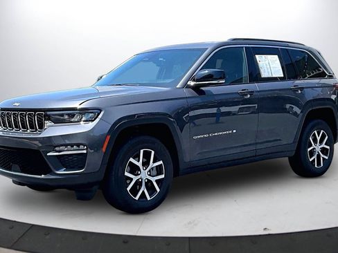 Used 2024 Jeep Grand Cherokee Limited AWD/4WD image 4