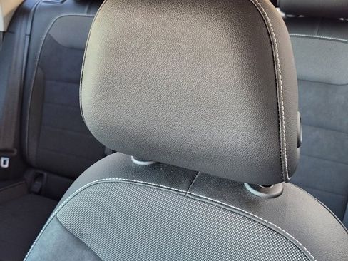 Used 2022 Volkswagen Taos SE image 24