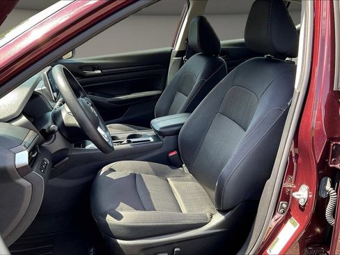 Used 2025 Nissan Altima 2.5 SV FWD image 25