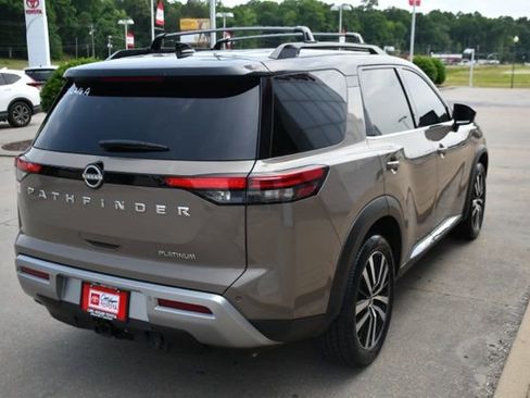 Used 2023 Nissan Pathfinder Platinum FWD image 5