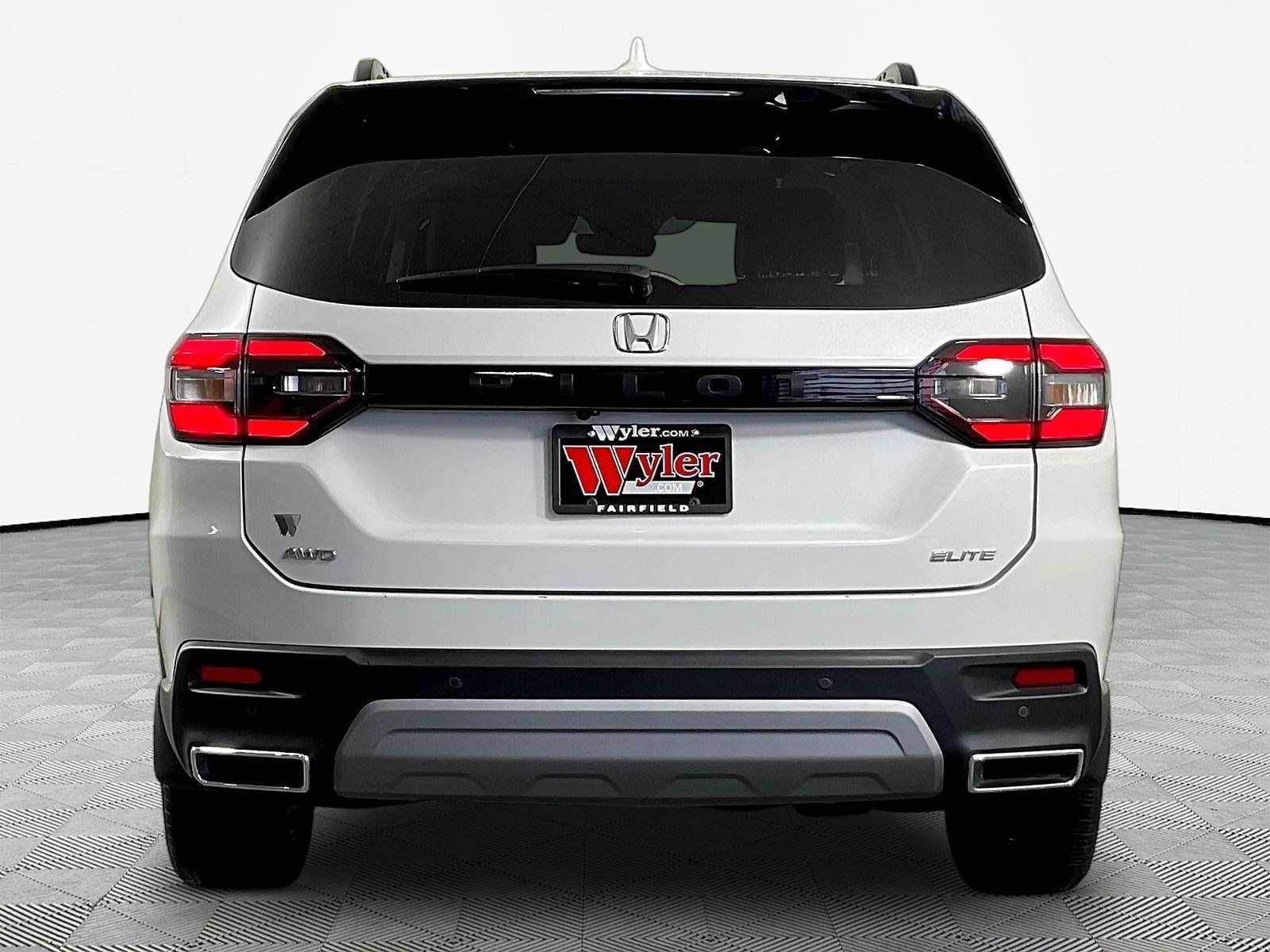 Used 2025 Honda Pilot Elite image 13