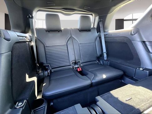 New 2026 Land Rover Discovery S image 11