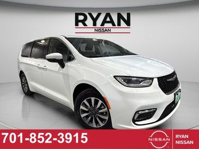 Used 2023 Chrysler Pacifica Touring-L