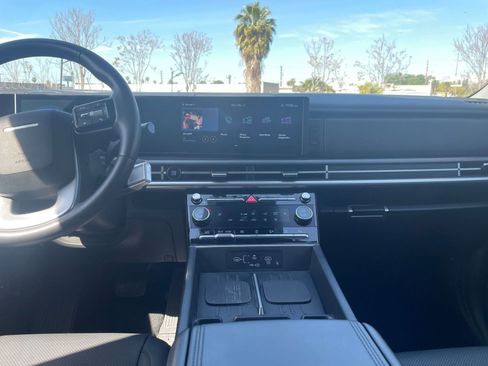 Used 2025 Hyundai Santa Fe SEL image 17