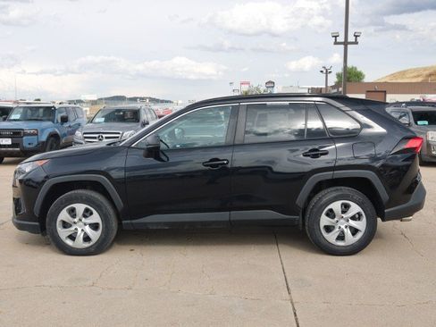 Used 2021 Toyota RAV4 LE AWD/4WD image 3
