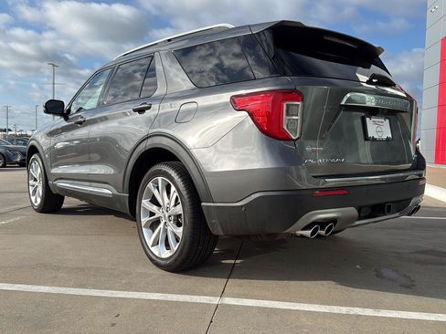 Used 2022 Ford Explorer Platinum w/ Equipment Group 601A AWD/4WD image 12