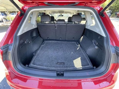 Used 2022 Volkswagen Tiguan SE image 8