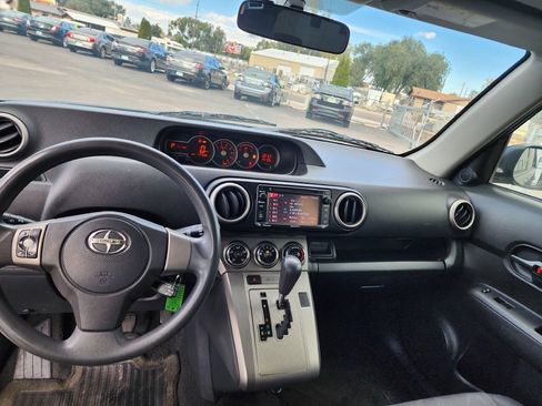 Used 2014 Scion xB image 9