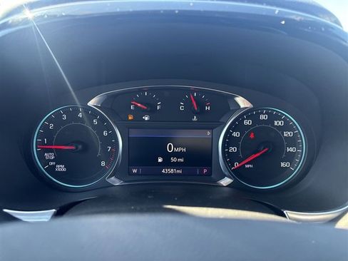 Used 2023 Chevrolet Traverse LT image 11