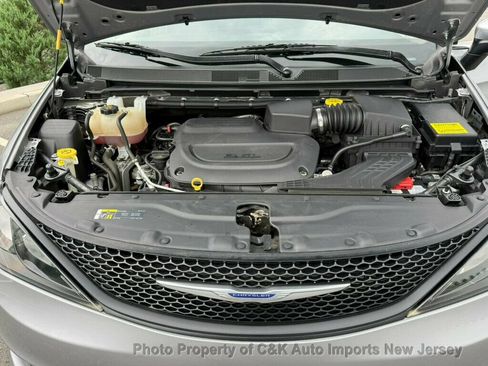 Used 2020 Chrysler Voyager L FWD image 23