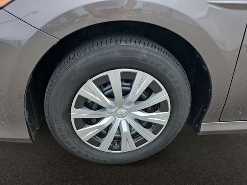 Used 2022 Toyota Camry LE FWD image 40