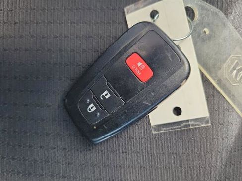 Certified 2018 Toyota C-HR XLE image 34