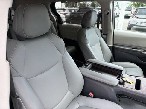Certified 2024 Toyota Sienna XLE FWD image 16