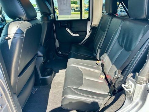 Used 2018 Jeep Wrangler Unlimited Sahara AWD/4WD image 10