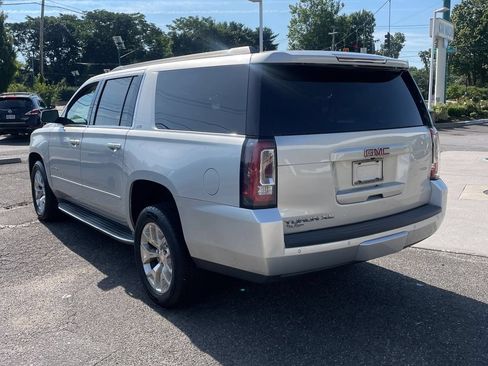 Used 2017 GMC Yukon XL SLT w/ Open Road Package AWD/4WD image 4