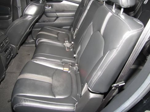Certified 2025 Honda Pilot EX-L image 11