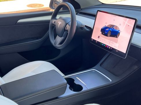 Used 2023 Tesla Model Y Long Range AWD/4WD image 7