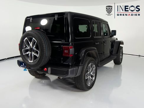 Used 2024 Jeep Wrangler Unlimited w/ Convenience Group AWD/4WD image 5