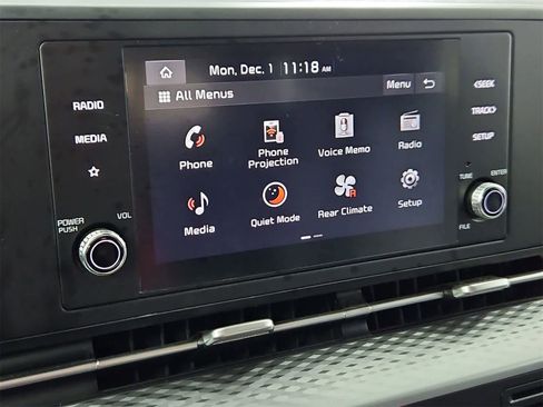 Used 2023 Kia Carnival LX image 28