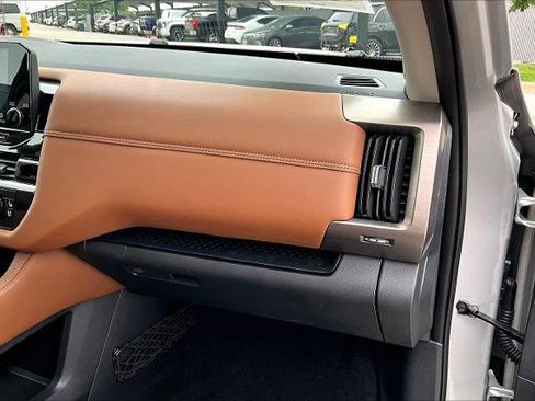 Certified 2025 Nissan Pathfinder Platinum w/ Cargo Package FWD image 19