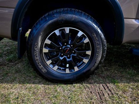 Used 2021 Nissan Titan PRO-4X w/ Pro-4x Convenience Package image 39