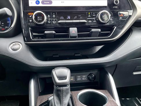 Used 2023 Toyota Highlander Limited image 35