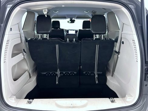 Certified 2023 Chrysler Pacifica Touring-L FWD image 19