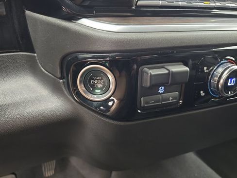 Used 2025 GMC Sierra 1500 SLT AWD/4WD image 26