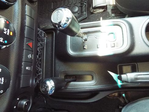 Used 2014 Jeep Wrangler Sport image 22