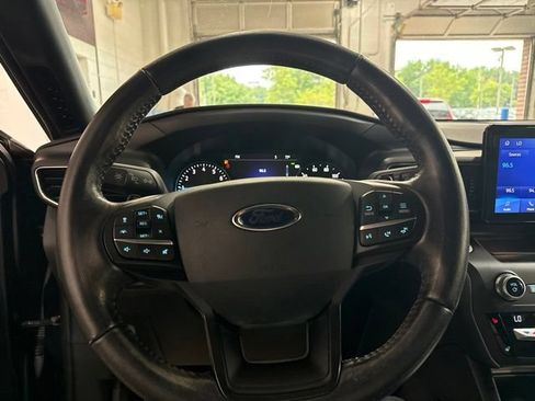 Used 2020 Ford Explorer XLT w/ Equipment Group 202A AWD/4WD image 13