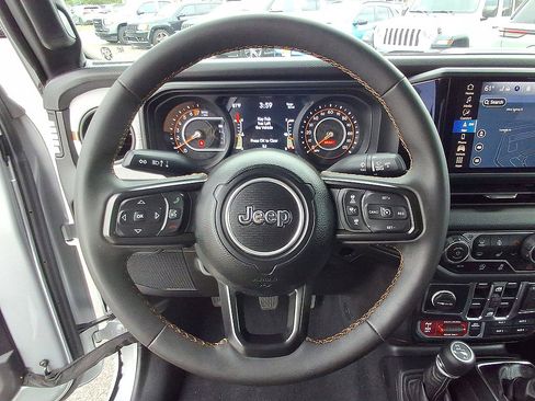 Used 2024 Jeep Gladiator Sport AWD/4WD image 22