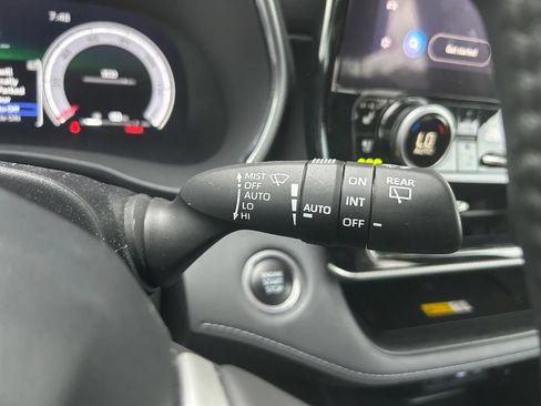Used 2024 Toyota Highlander Platinum FWD image 22