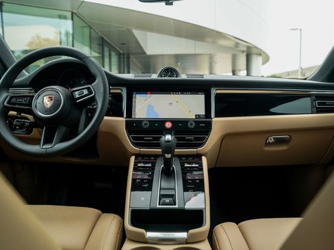 New 2025 Porsche Macan image 24