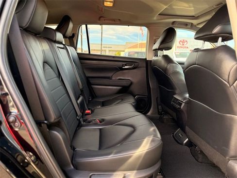 Used 2024 Toyota Highlander XLE image 22
