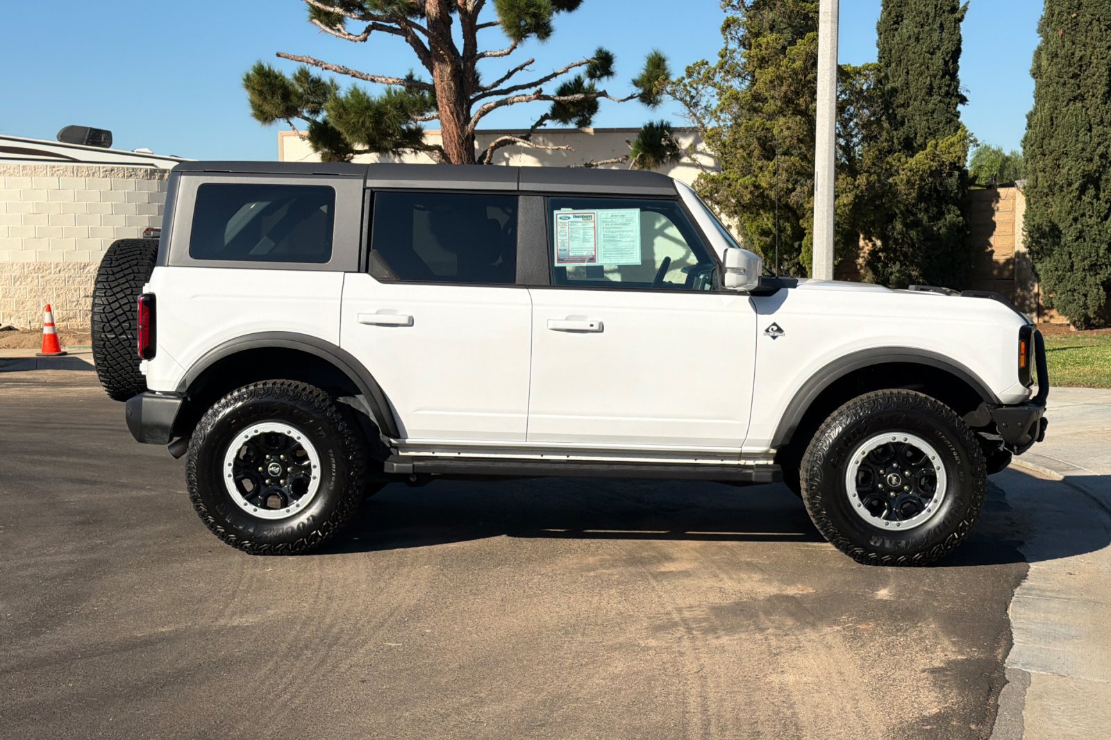 Used 2023 Ford Bronco Outer Banks w/ Sasquatch Package AWD/4WD image 3