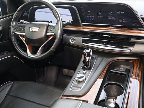 Used 2021 Cadillac Escalade Premium Luxury w/ LPO, Illumination Package image 9