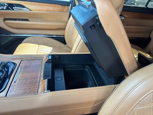 Used 2022 Jeep Grand Wagoneer Series III AWD/4WD image 31