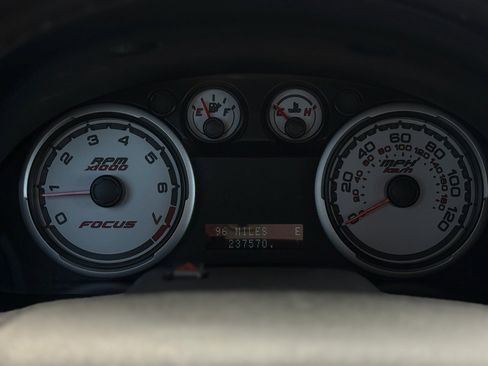 Used 2011 Ford Focus SE w/ 201A Rapid Spec Order Code image 10