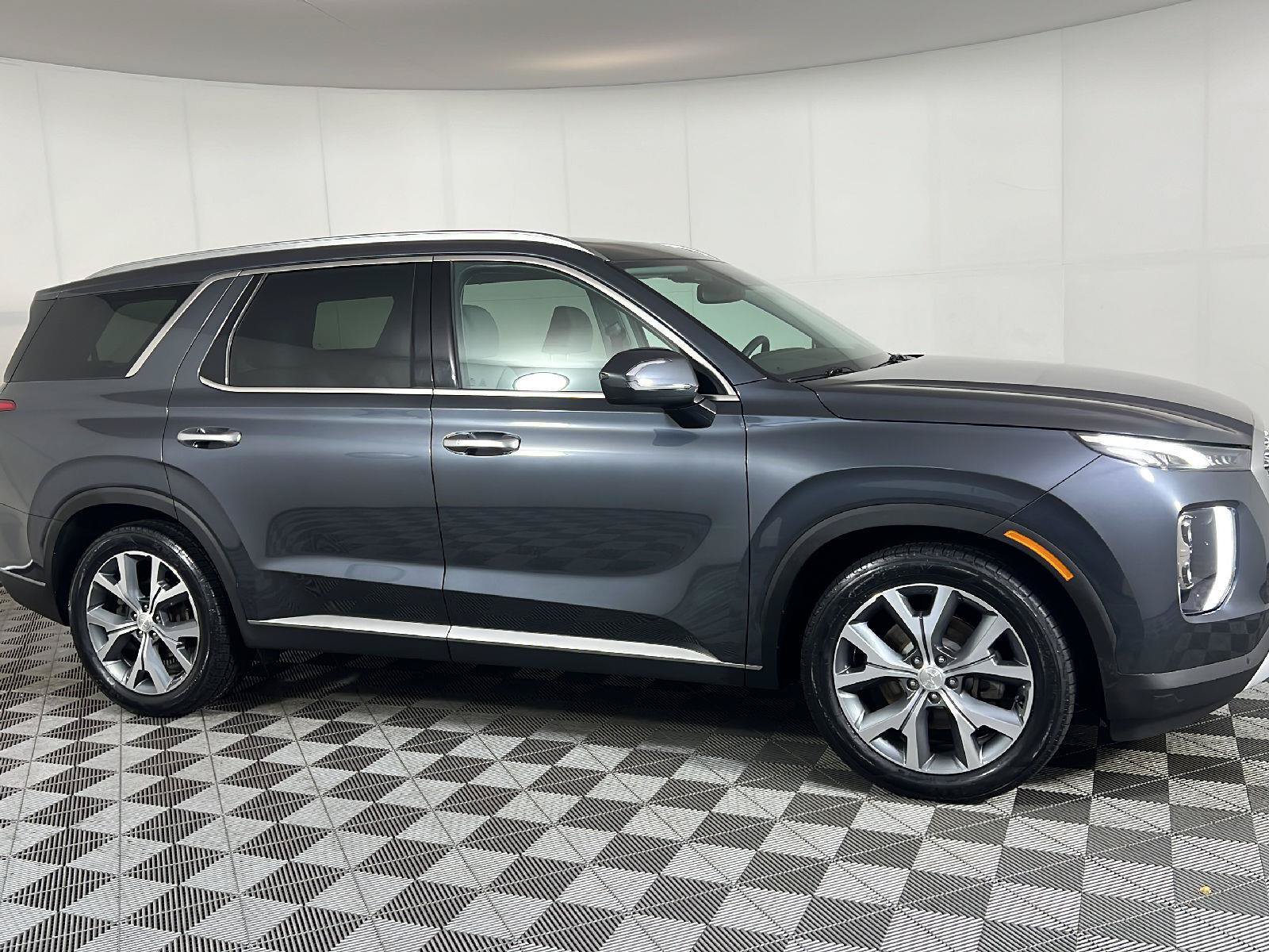Used 2021 Hyundai Palisade SEL w/ Premium Package AWD/4WD image 3