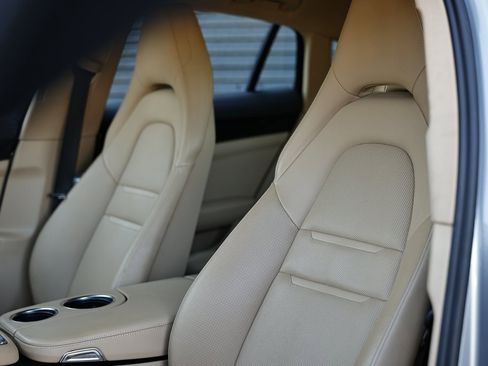 Used 2021 Porsche Panamera 4 image 25