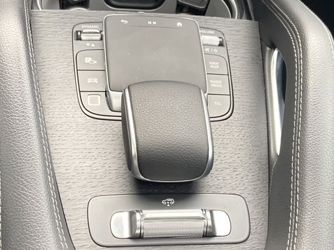 Certified 2025 Mercedes-Benz GLS 580 4MATIC image 38