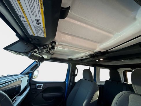 Used 2024 Jeep Wrangler Sport S image 33