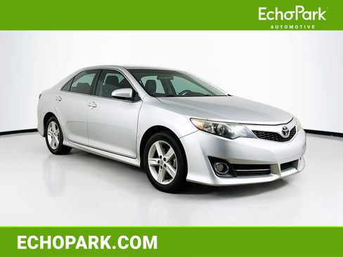 Used 2012 Toyota Camry SE image 1