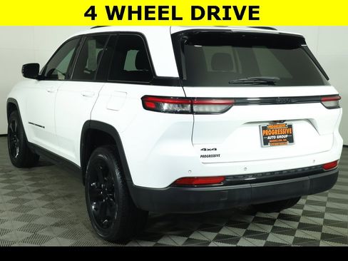 Used 2023 Jeep Grand Cherokee Altitude image 4